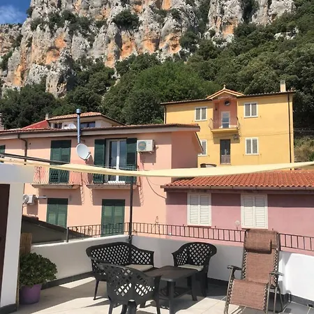 Serraenna Bedrooms Bed & Breakfast